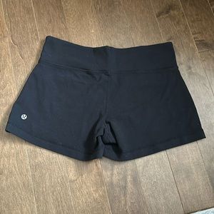 Lululemon booty shorts size 6